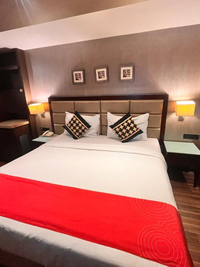 Krios Hotel - Near Sg Highway, 阿穆达巴 外观 照片