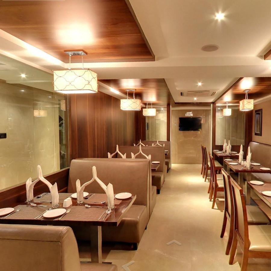 Krios Hotel - Near Sg Highway, 阿穆达巴 外观 照片