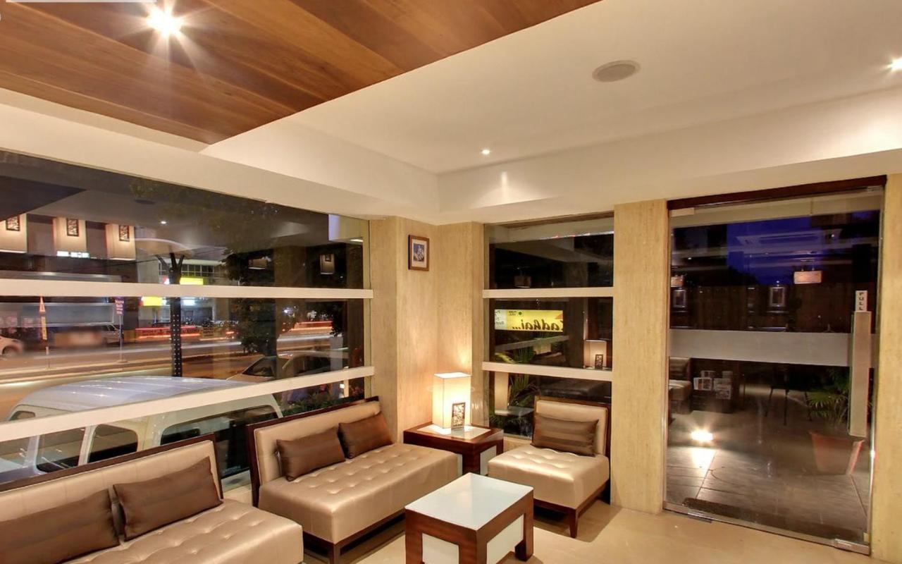 Krios Hotel - Near Sg Highway, 阿穆达巴 外观 照片